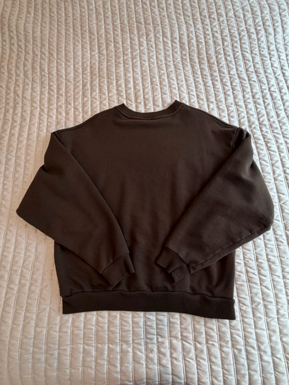 ALO Yoga Men’s Crewneck Sweatshirt in Chocolate Brown - Picture 3 of 3